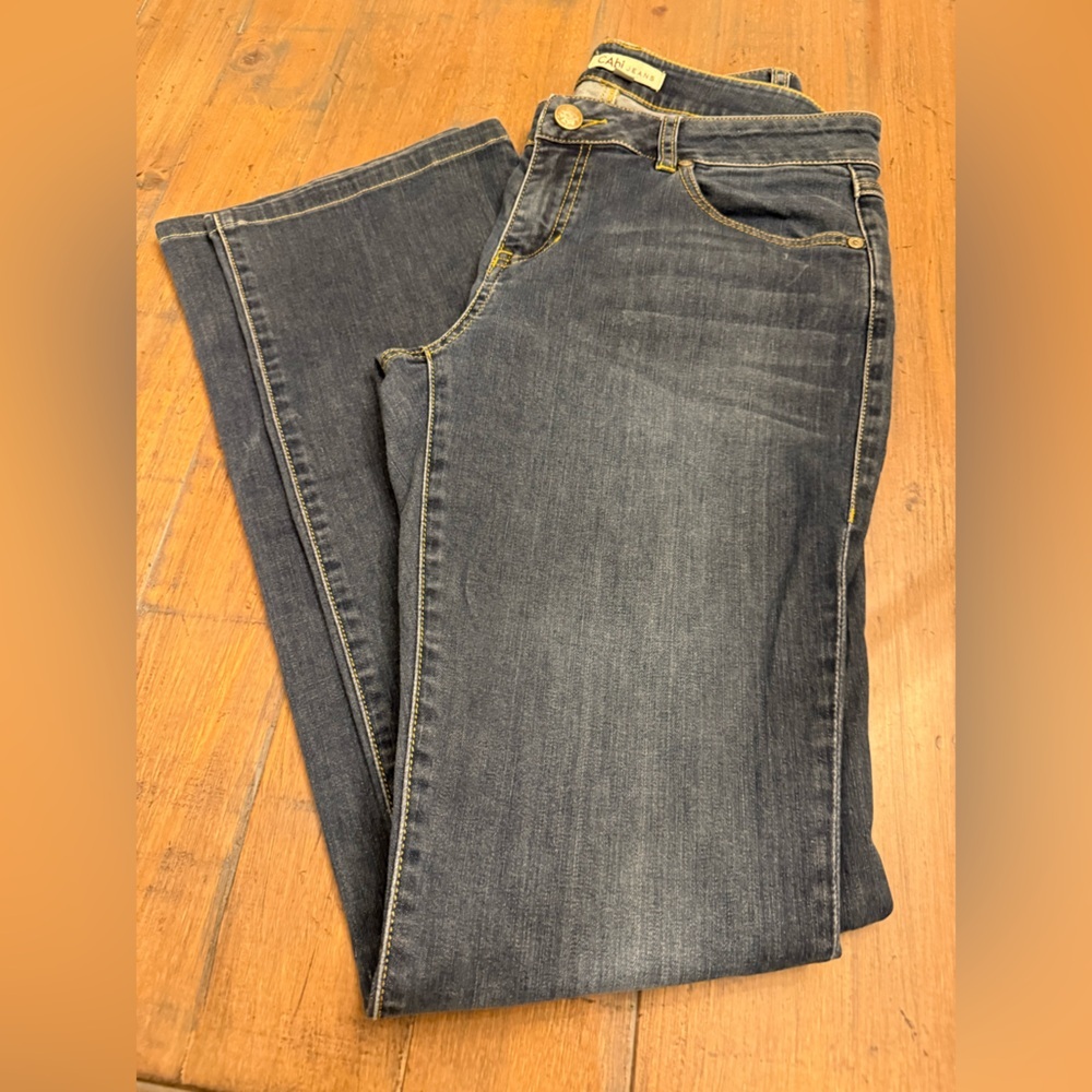 Cabi flare woman’s jeans stretch. Size 8. Excellent condition.